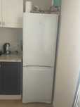 Продам холодильник Indesit.