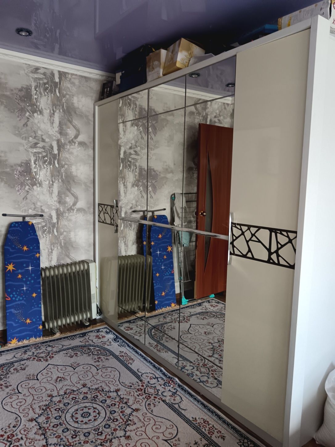 Продам спальный гарнитур