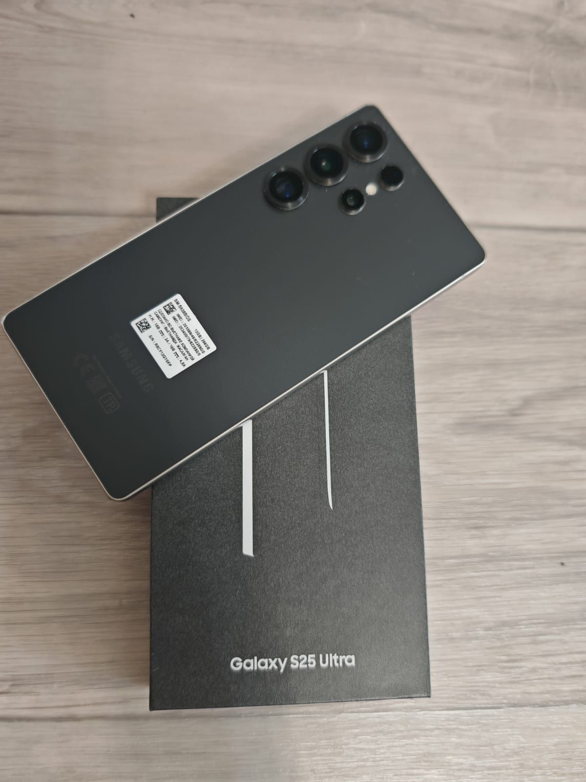 Продам Самсунг S25 Ultra 256 гигов