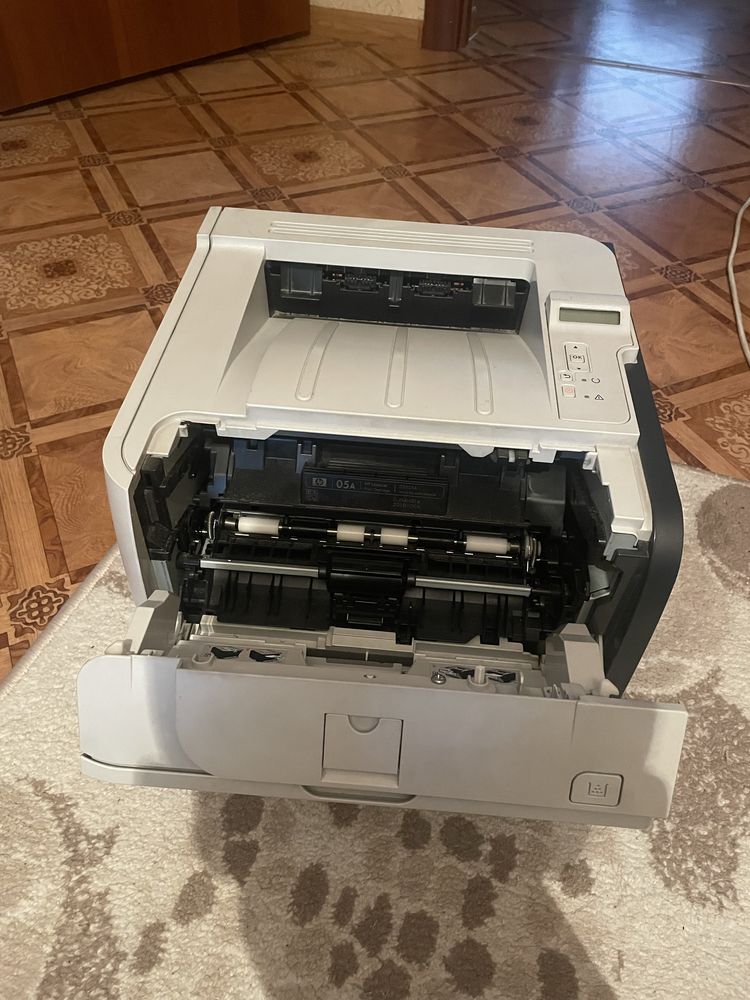 Принтер HP LaserJet P2055d.