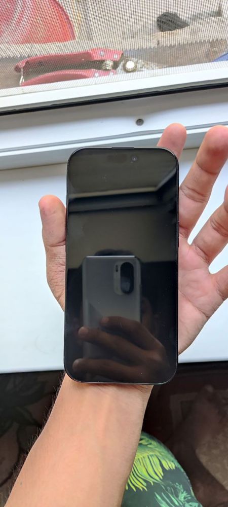 IPhone 16 pro black titanium