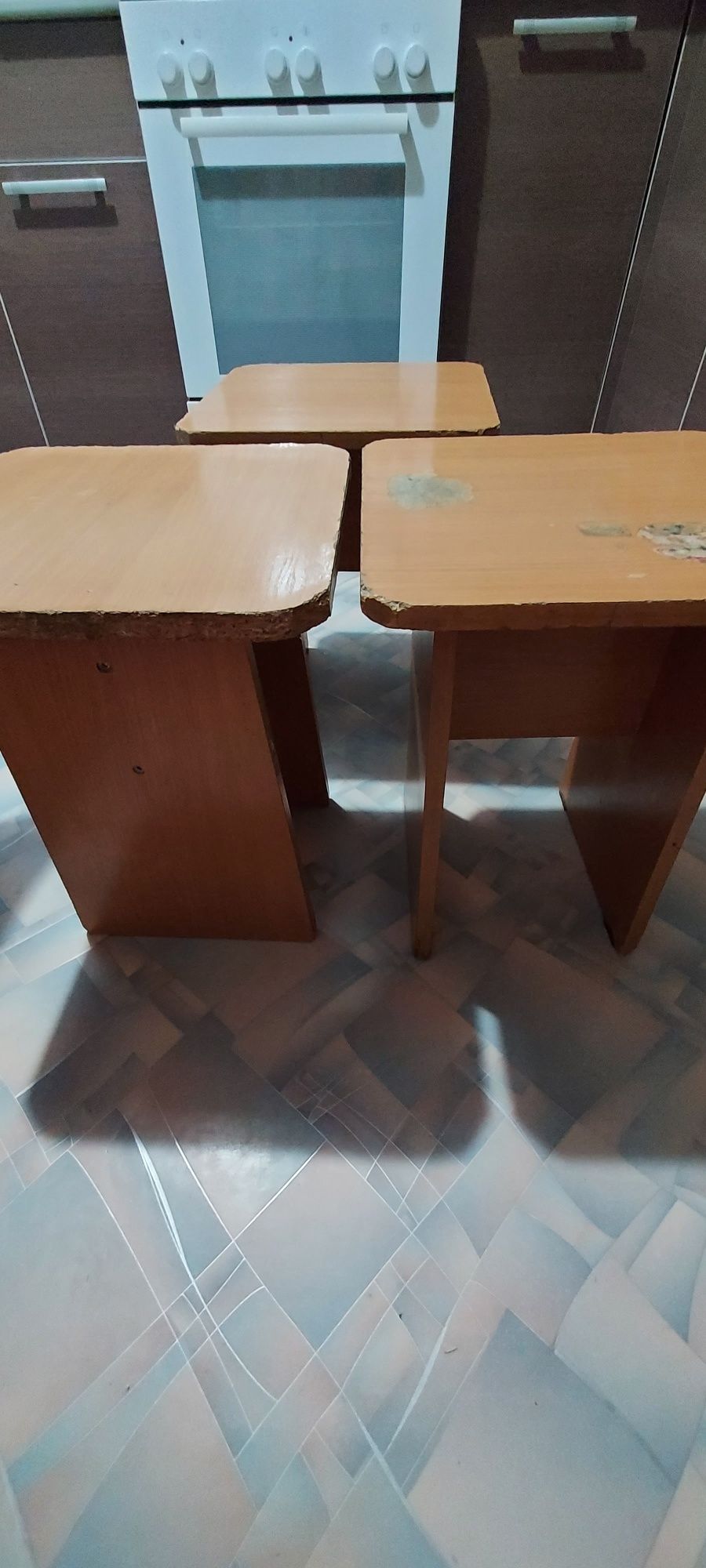 Табуретки крепкие.