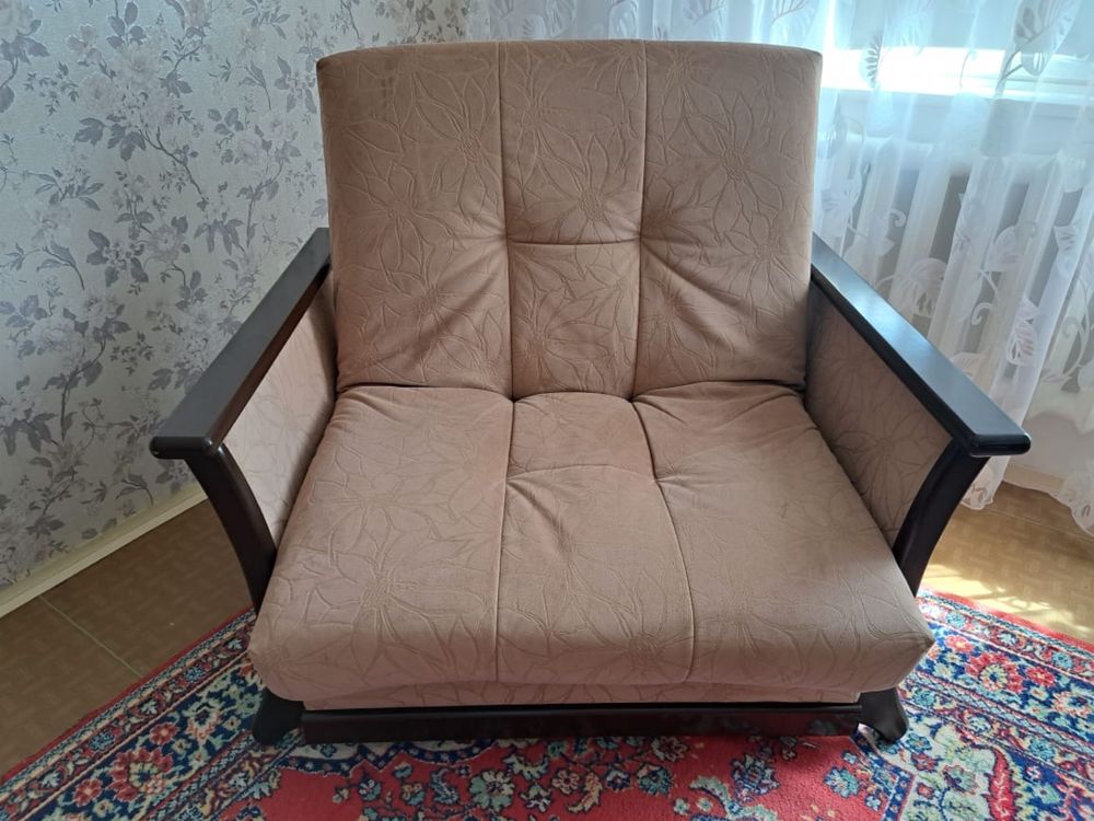 Продаются диван и кресла