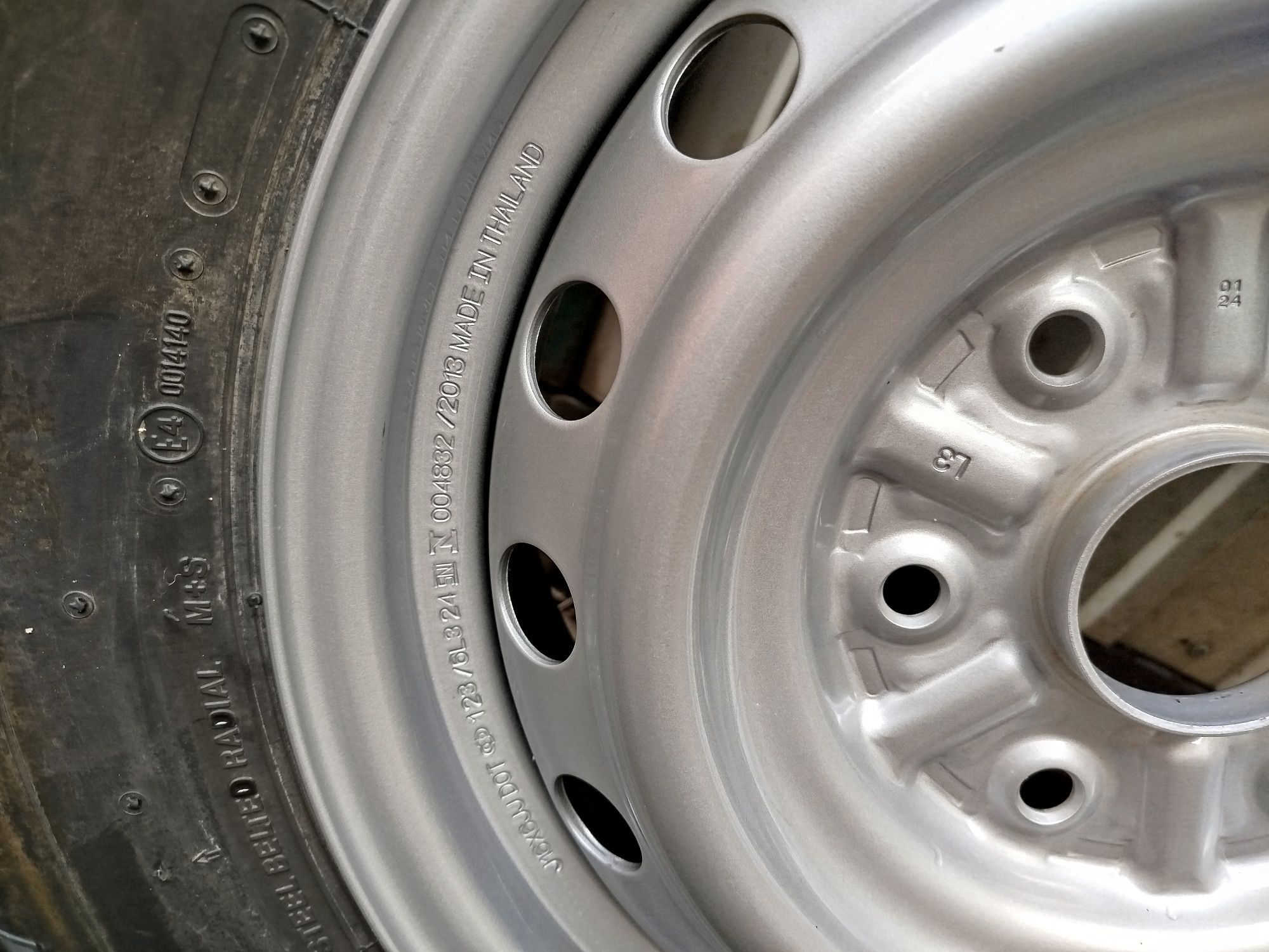 Продам колесо в сборе на Mitsubishi Pajero,L 200 ,r16
