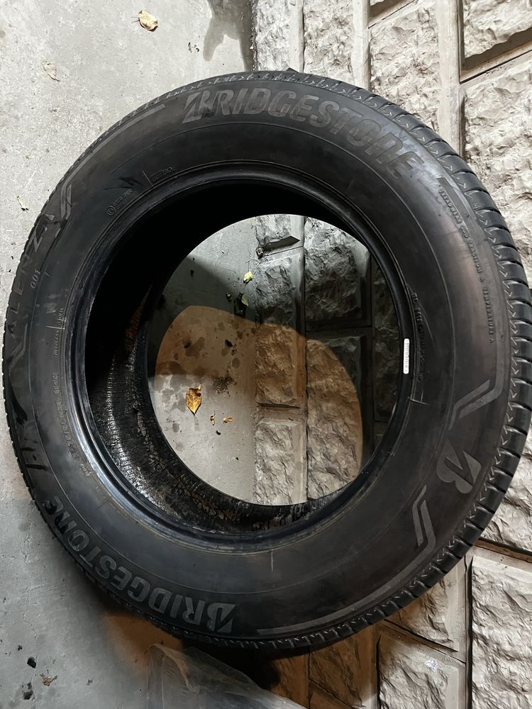 Продаю 3 шины Bridgestone Dueler