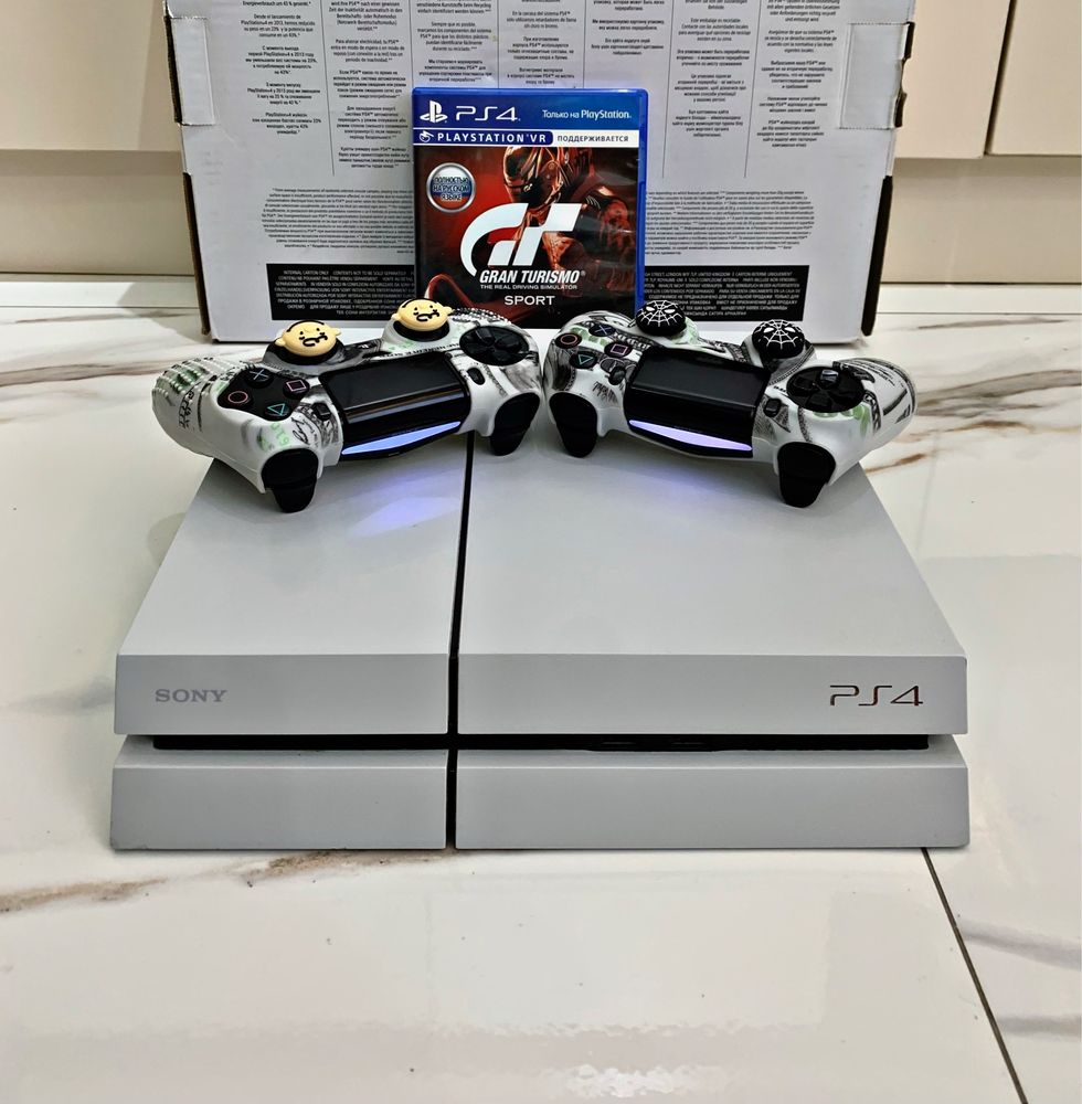 Playstation 4/ 2 геймпада