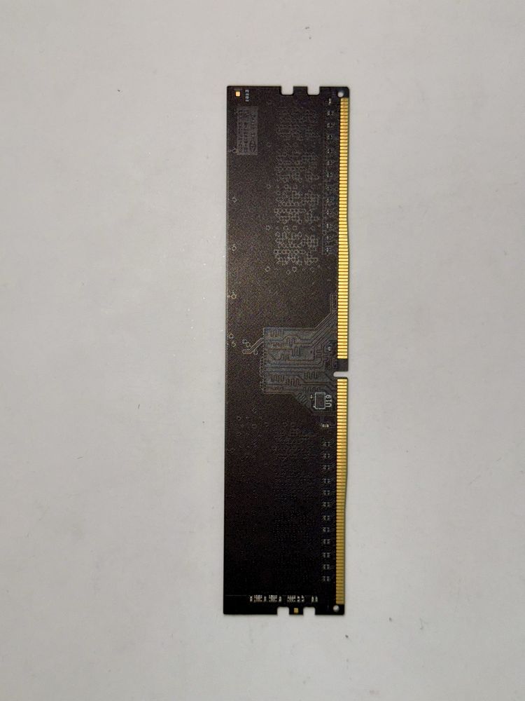 Оперативная планка DDR4 4гб 2400
