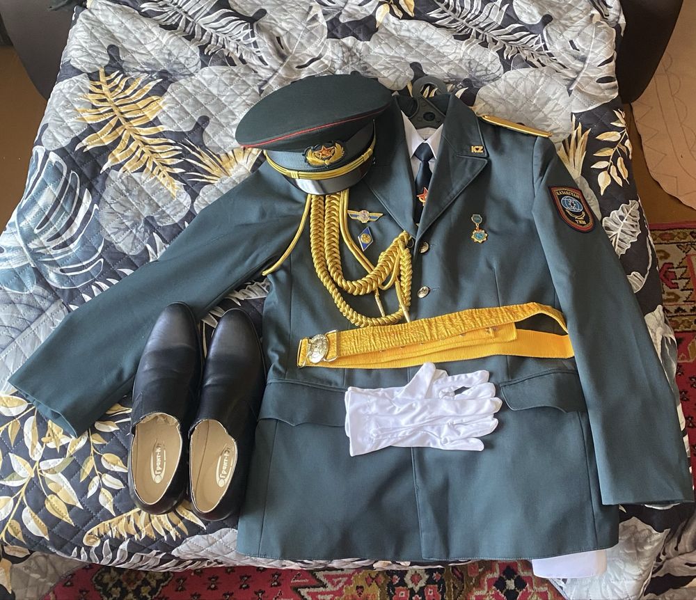Продам военную парадную форму