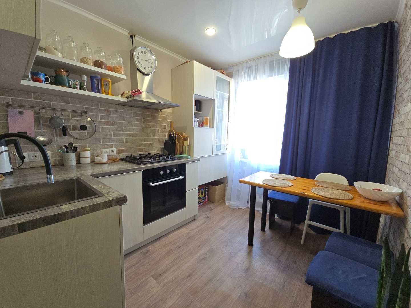 Продам трёхкомнатную квартру в центре