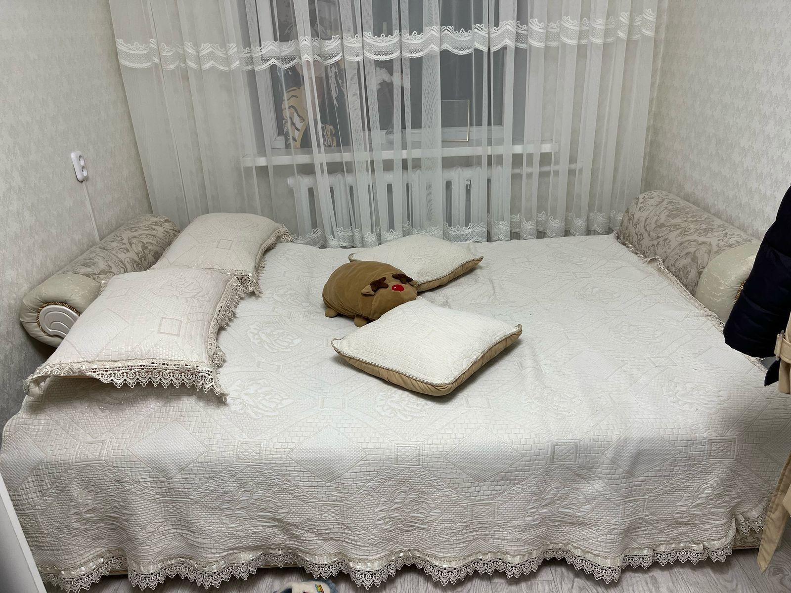 Диван раскладной,есть бельевой ящик