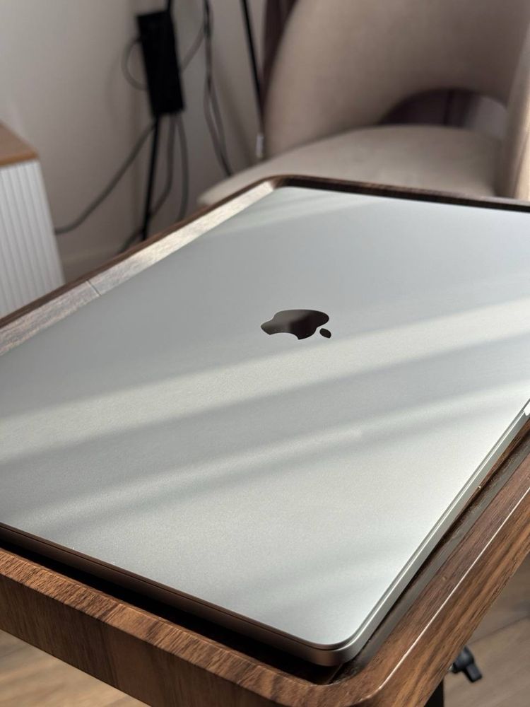 MacBook Pro 16 (i9/ 16GB/ 1TB SSD)
