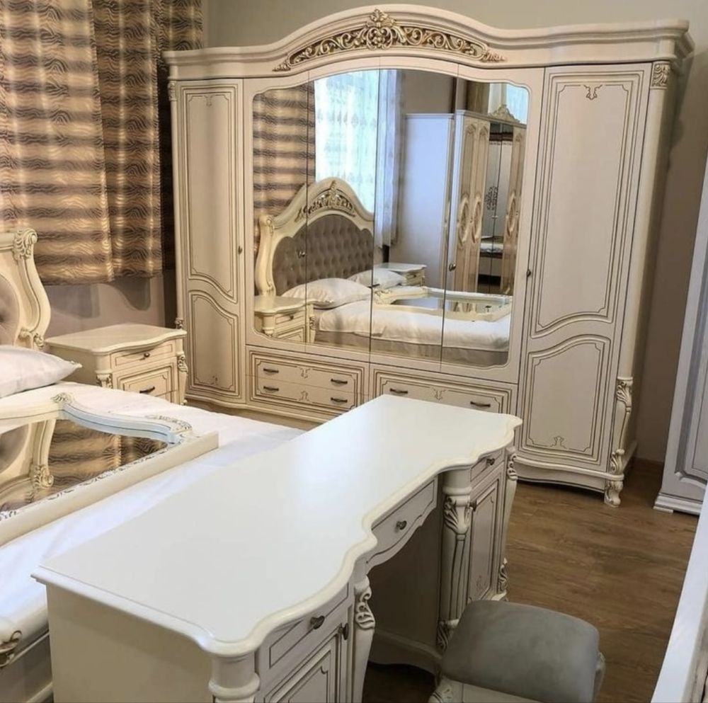 Продается спальный гарнитур
