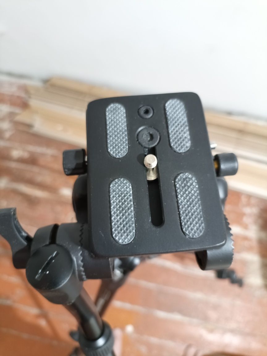 Продам видео штатив Manfrotto 190XDB, голова Weifeng WF-717AH