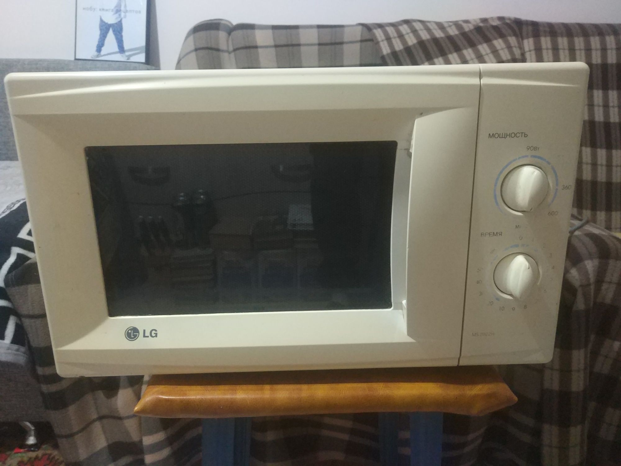 Микроволновка LG (микроволновая печь). Недорого.