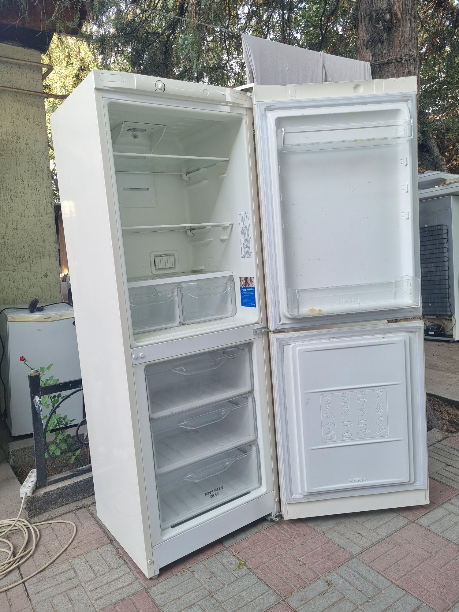 Холодильник INDESIT