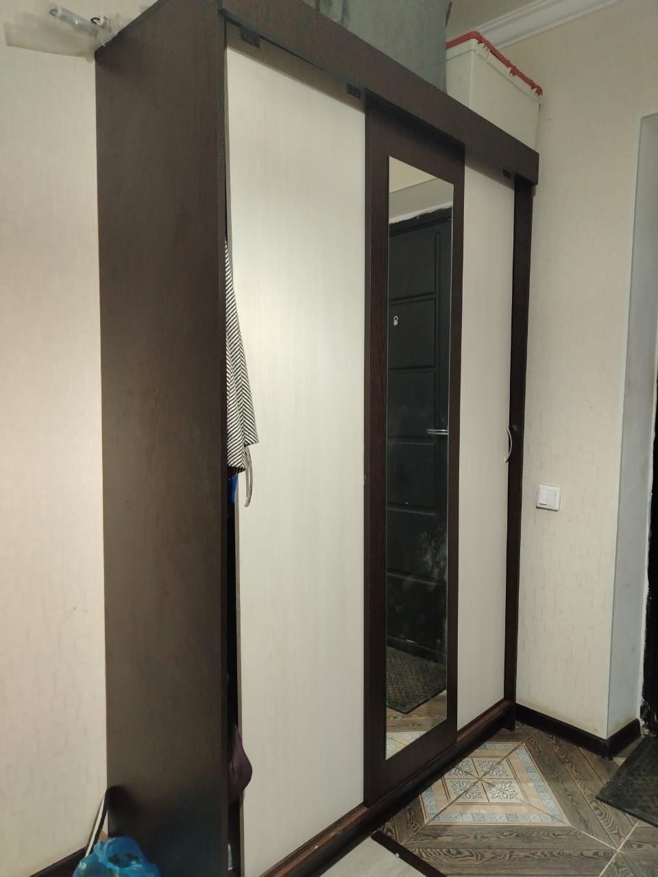Продам шкаф в прихожую