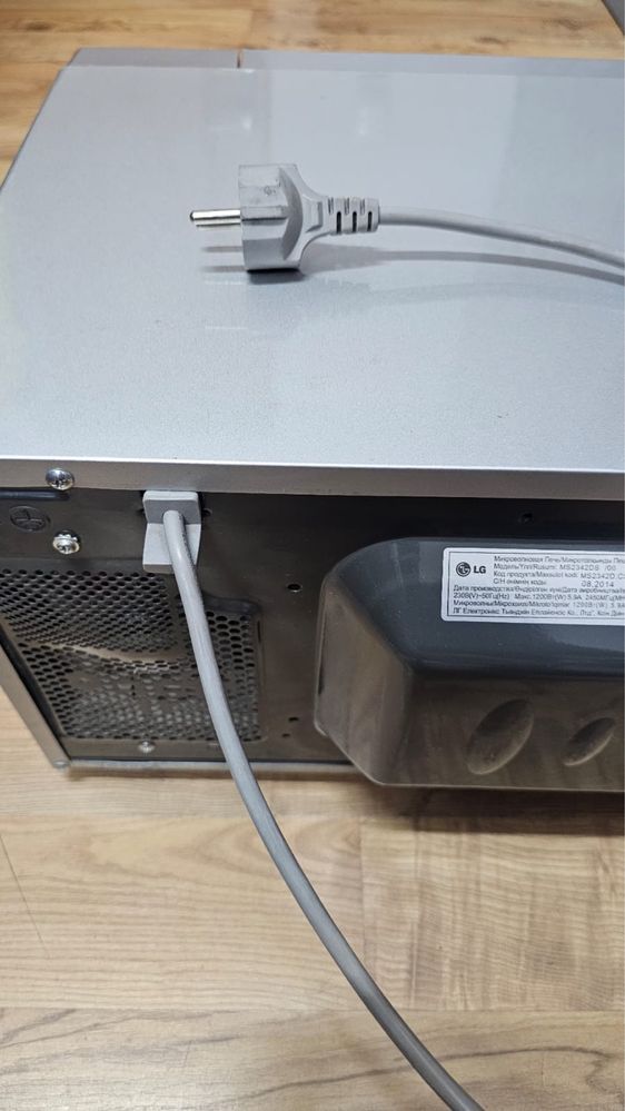 Продам микроволновую печь LG