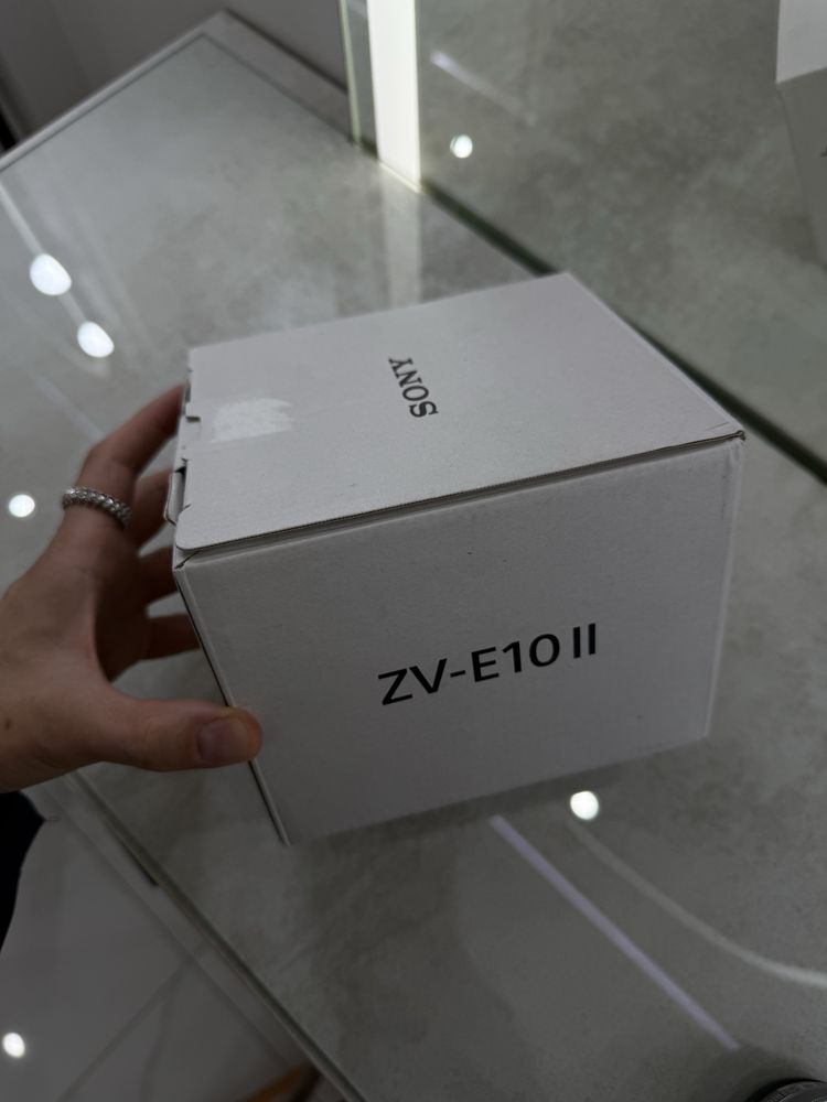 Продаю камеру Sony ZV-E10 II и объектив Sony FE 24mm F1.4 GM