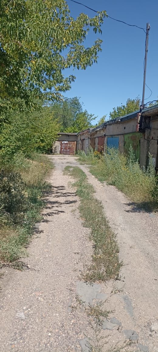 Продаю гараж а общественных Металлург
