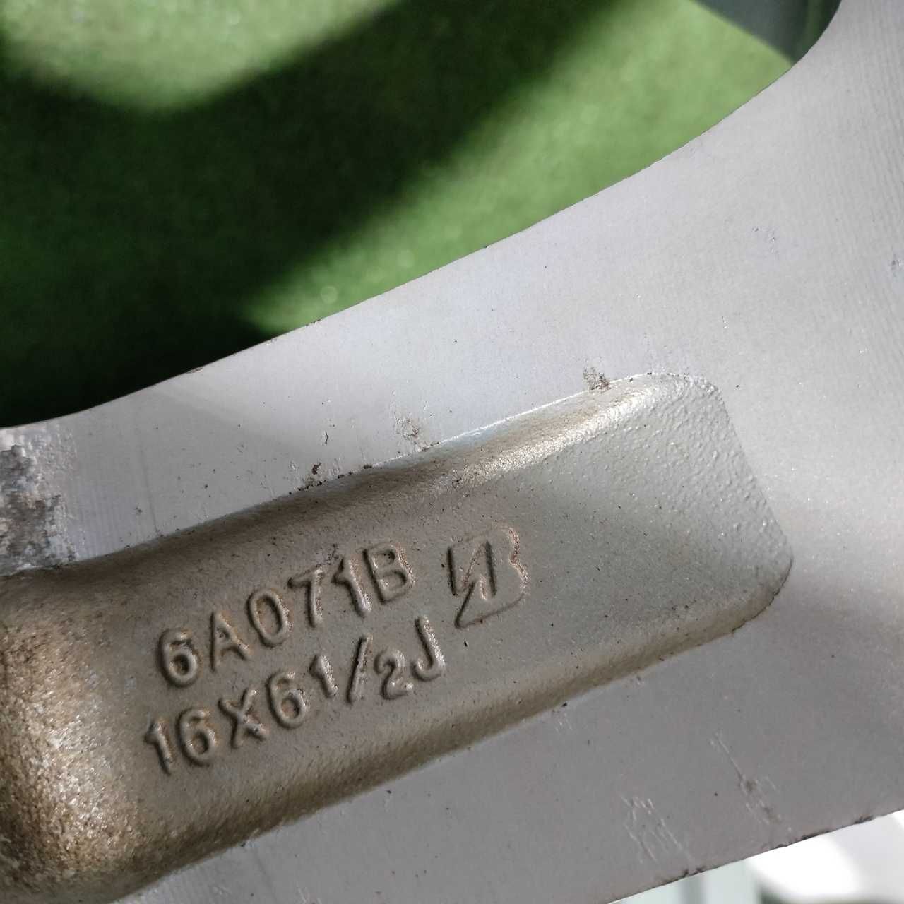 Продам Универсальный Диски Bridgestone Feid SS7 R16 5/100 и 5/114,3
