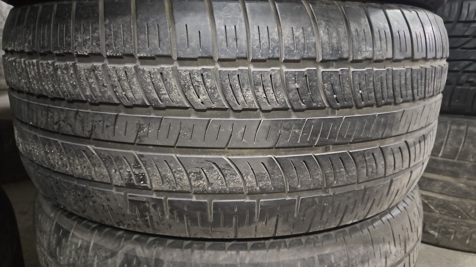 Продам комплект шин 275/45/20