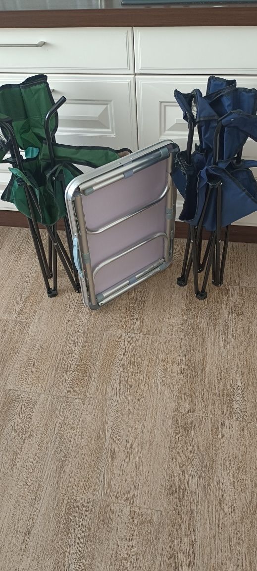 Продам стол и стулья туристический.
