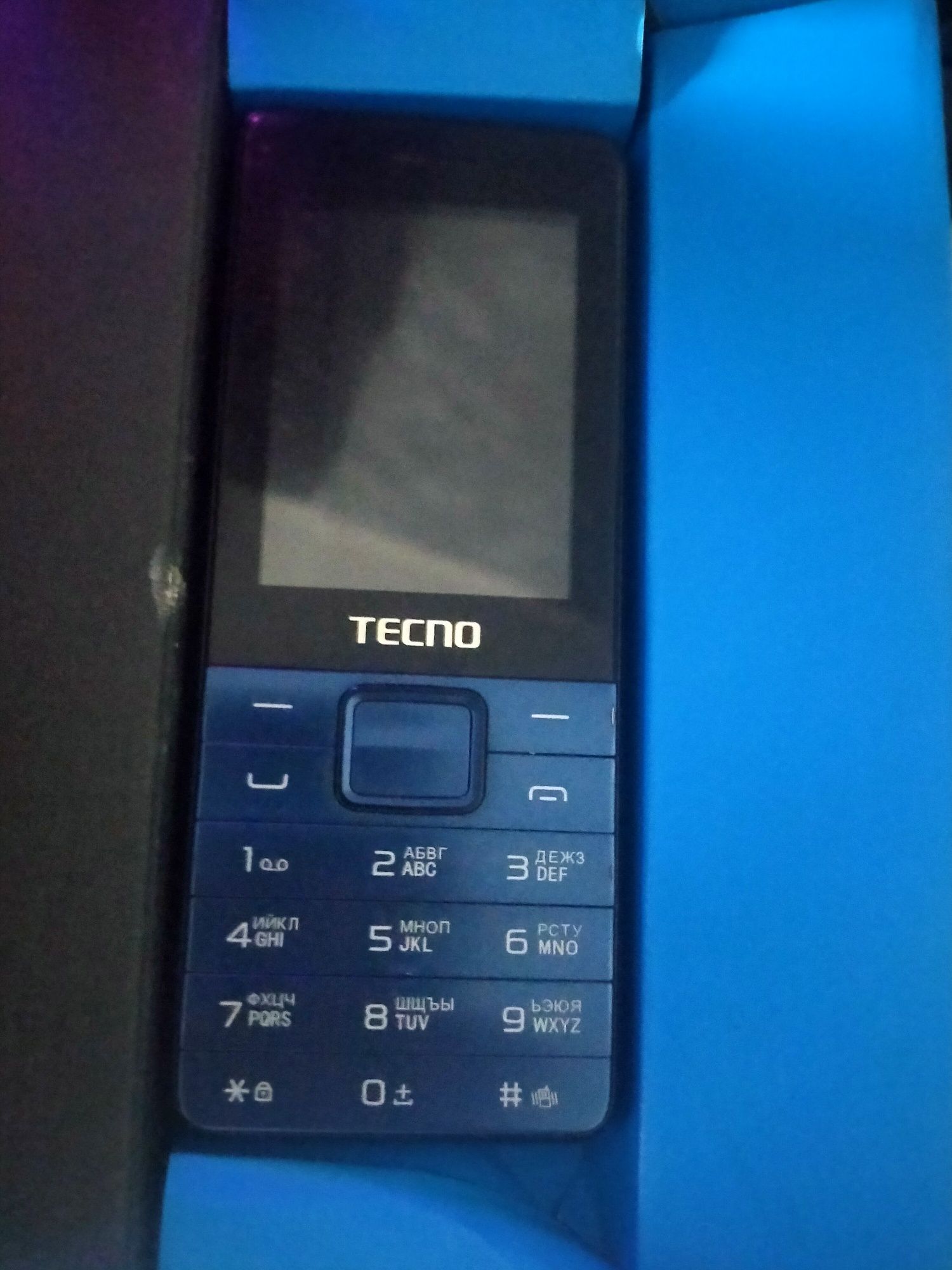 Продам кнопочный телефон tecno T372