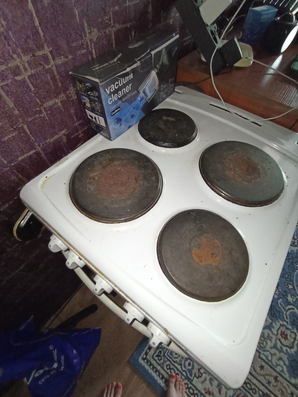 Продам электрическую плиту