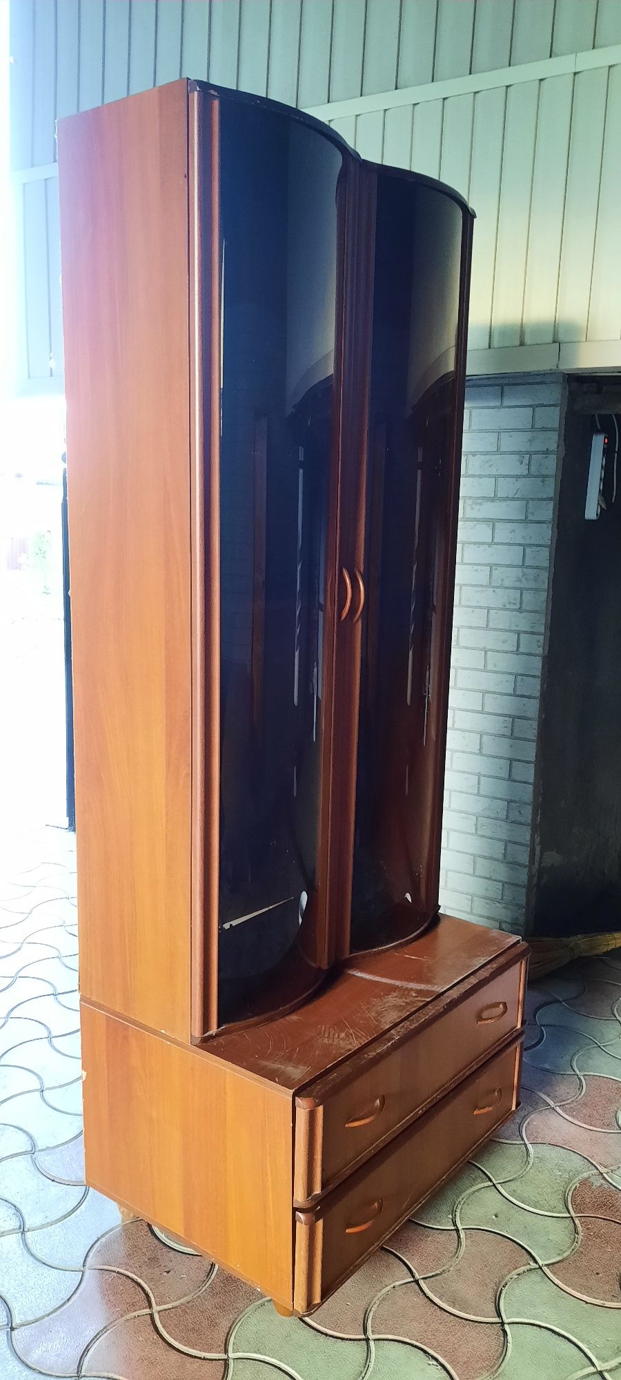 Продам книжный шкаф