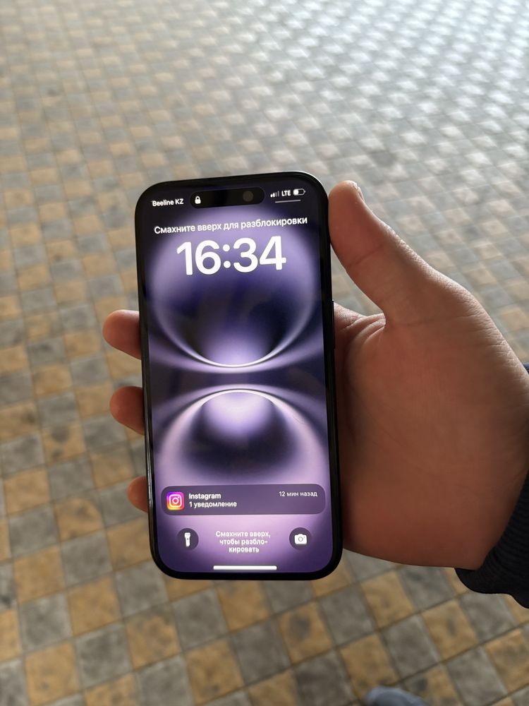 iphone 16 черный титан