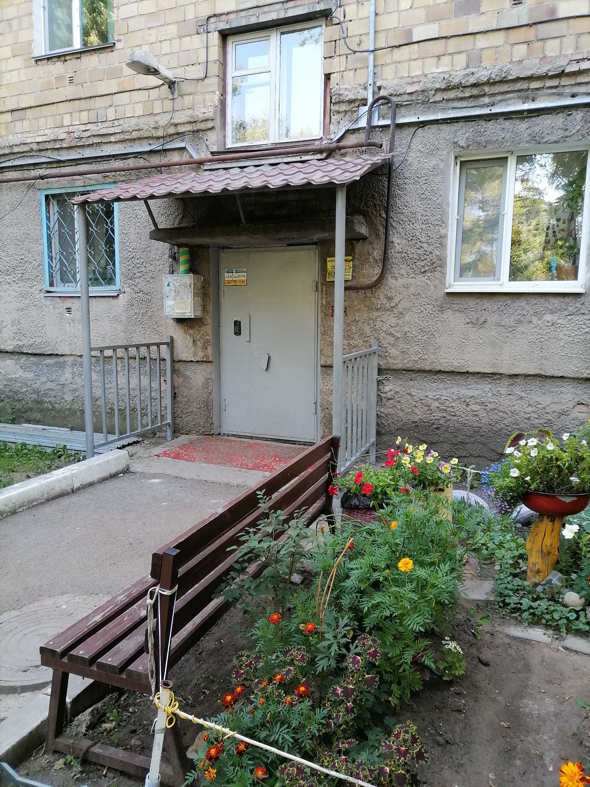 2-ком.  3 этаж. центр Караганды р-н Юбилейный маг.