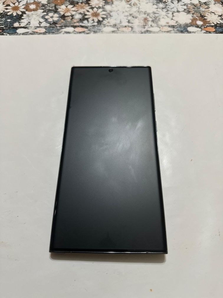 Samsung s23 ultra каропка есть как новый  отлично состояние  зарядное