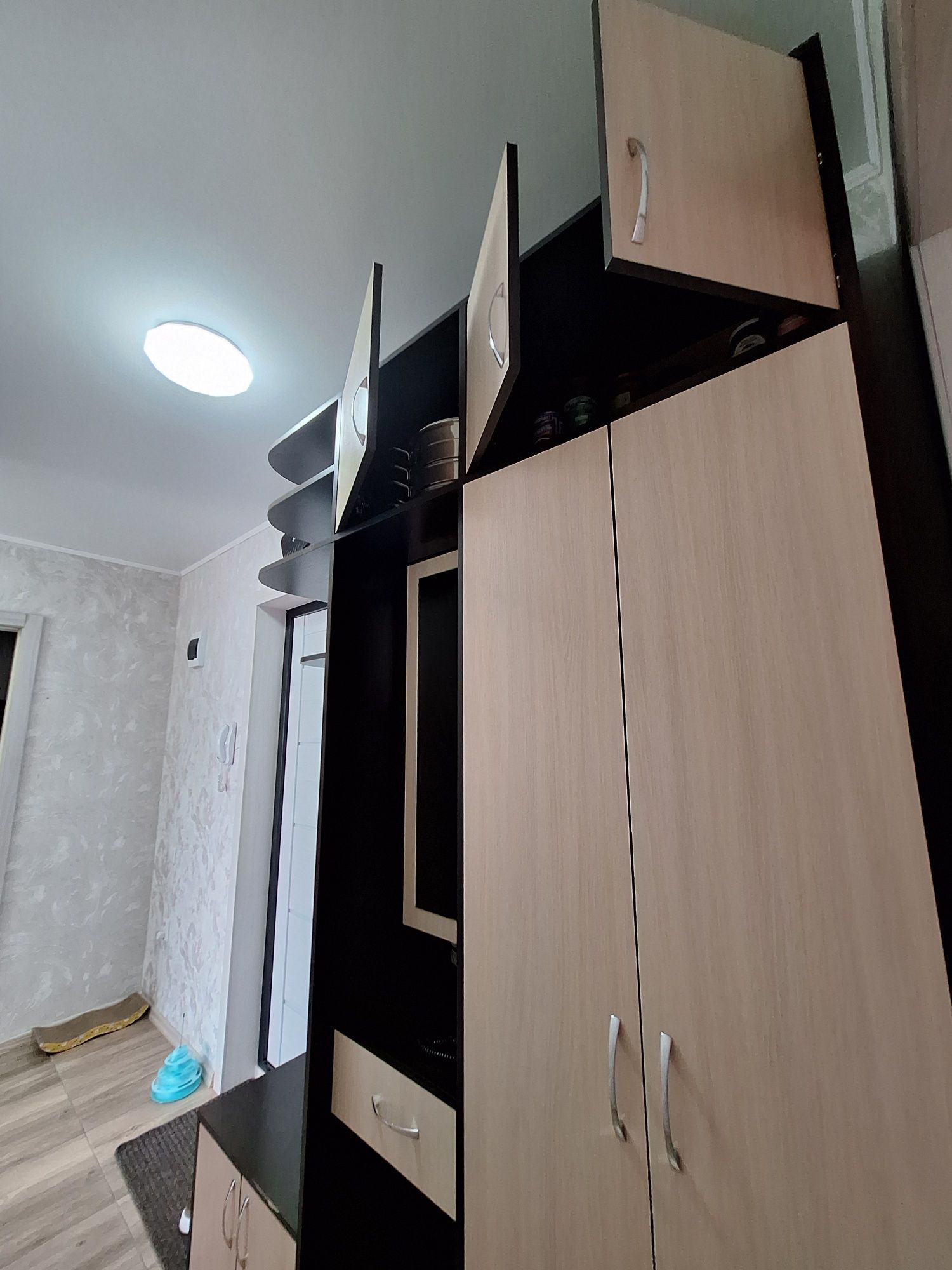 Продаётся прихожая