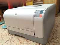 Цветной лазерный принтер HP CP1515n в хорошем состоянии