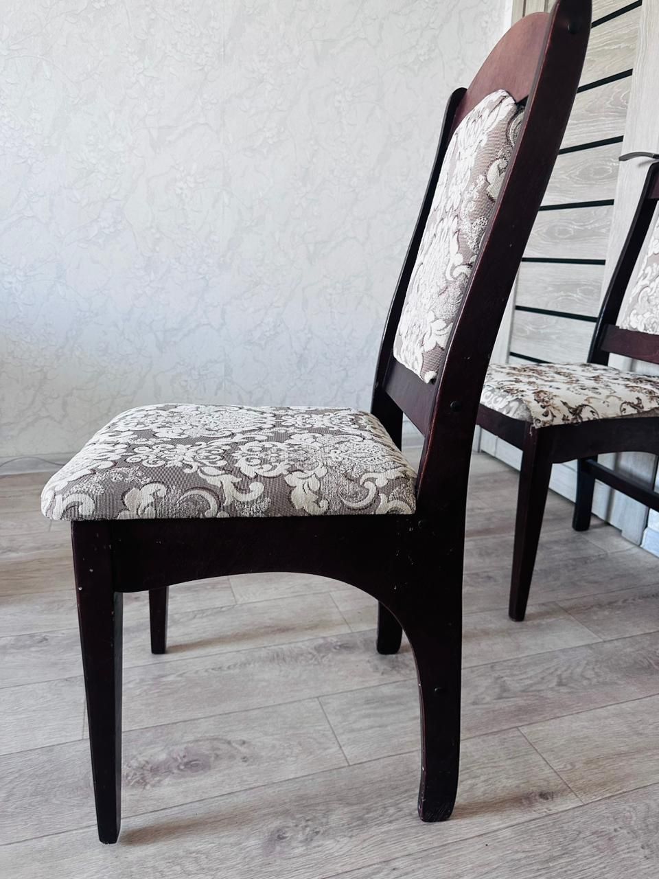 продам стол и стулья