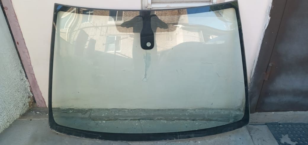 Продам лобовое стекло Toyota corolla 120 кузов
