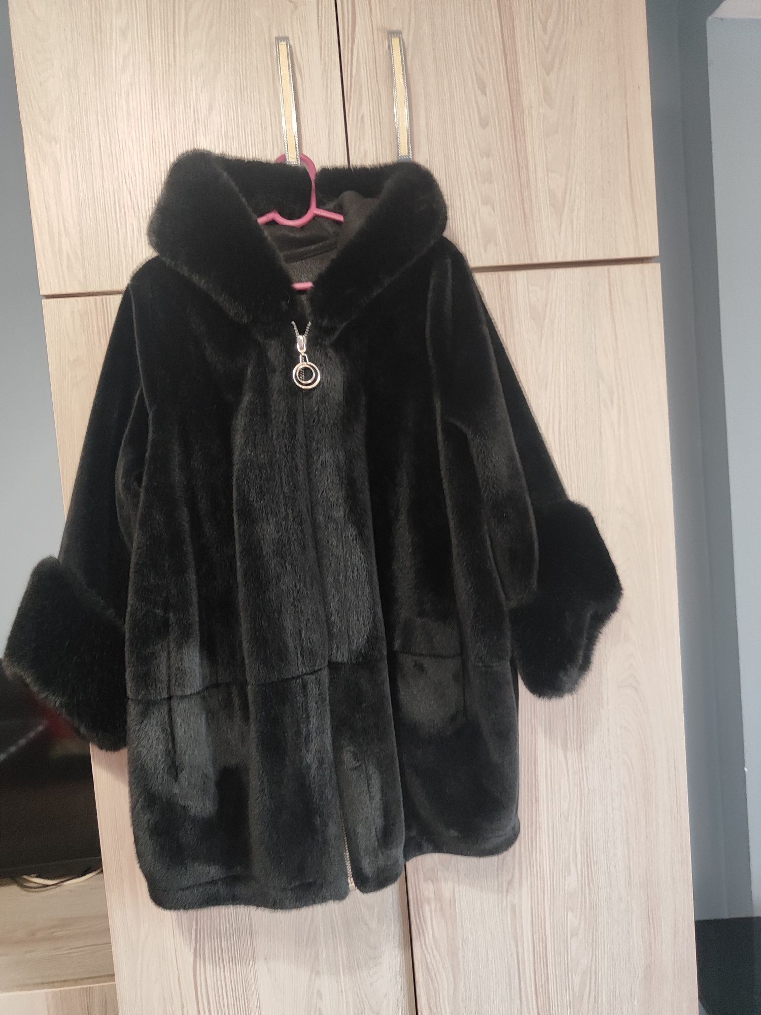 Продам дубленку черную