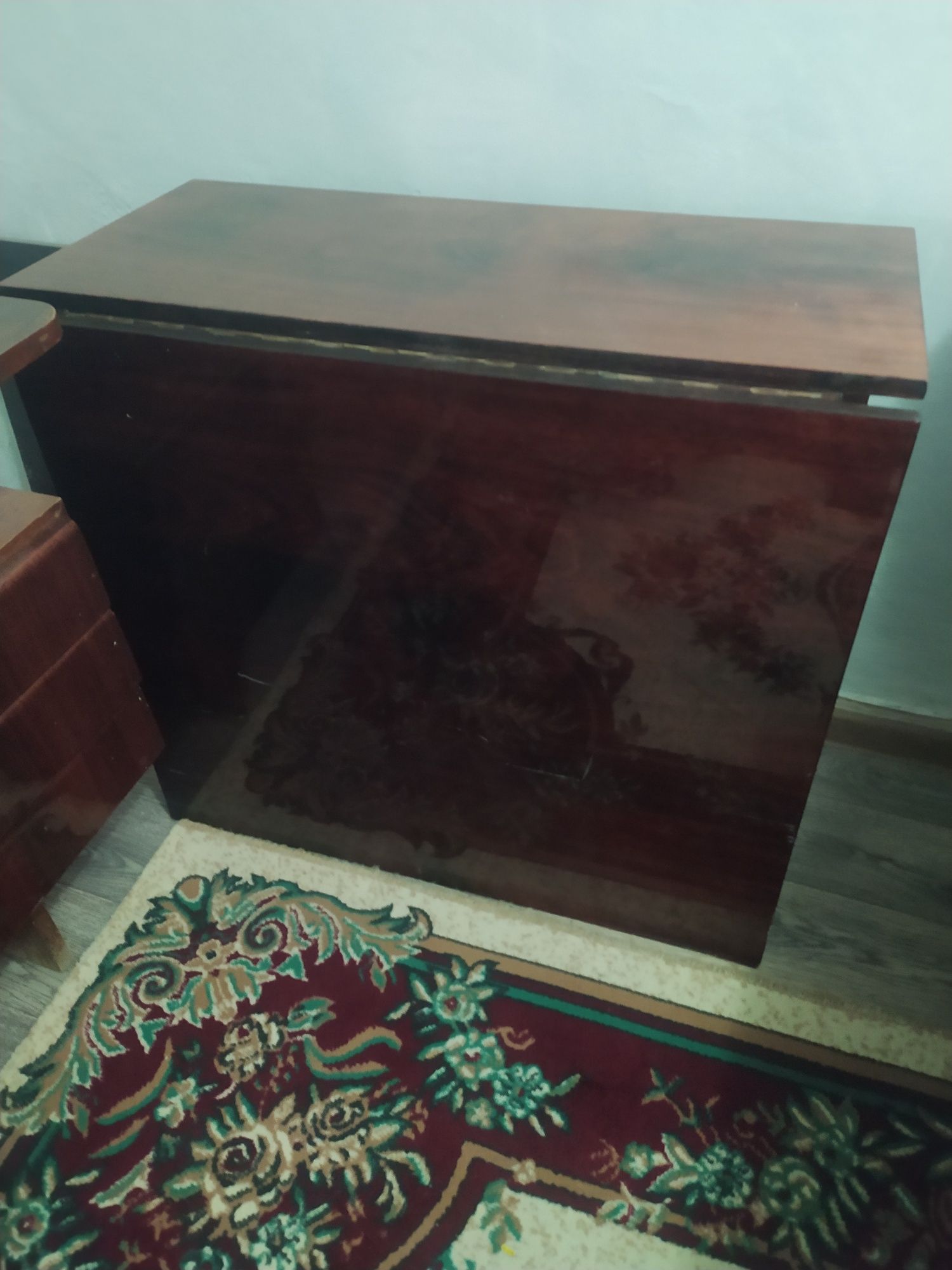 Стол книжка продается.