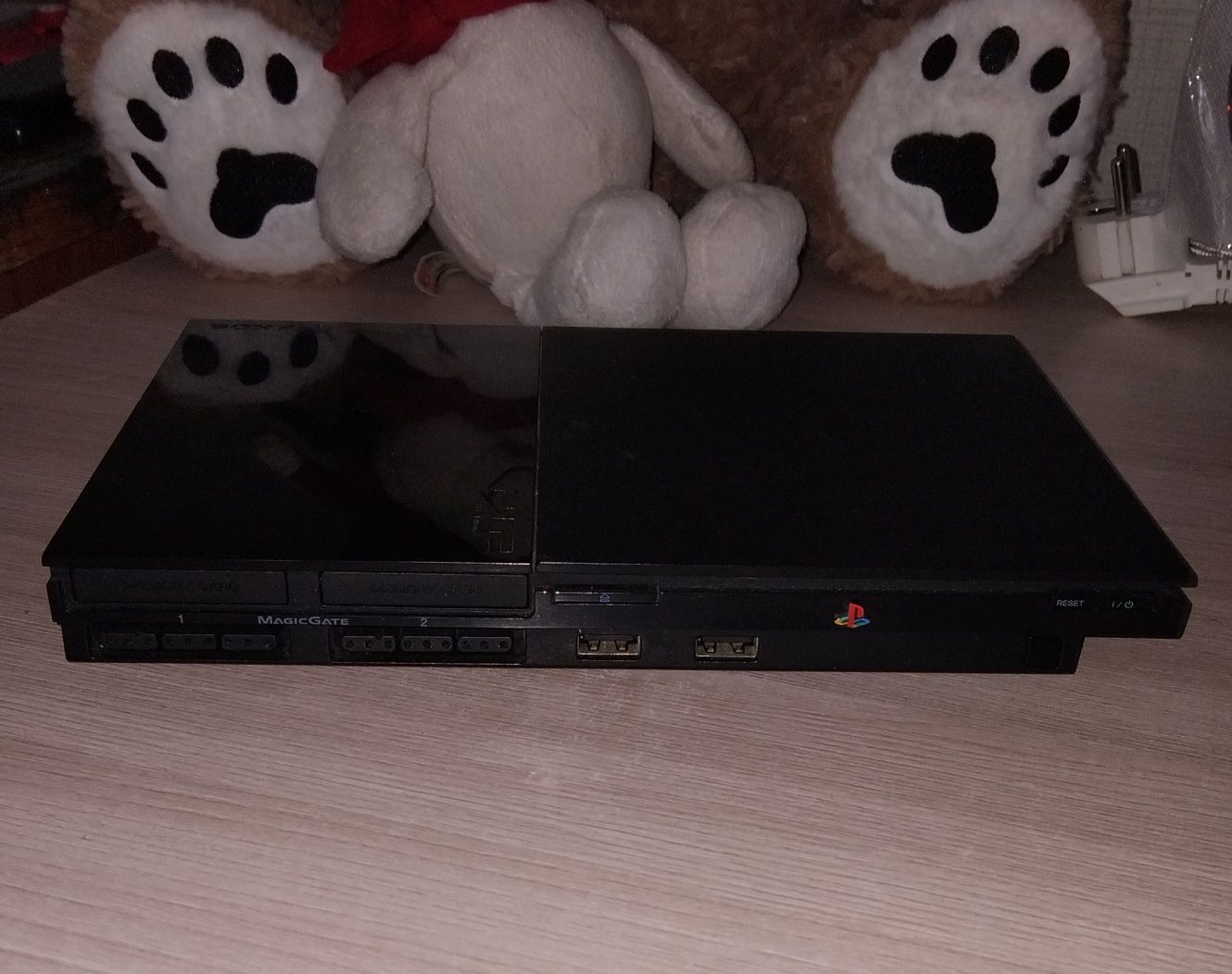 Продам игровую приставку ps2