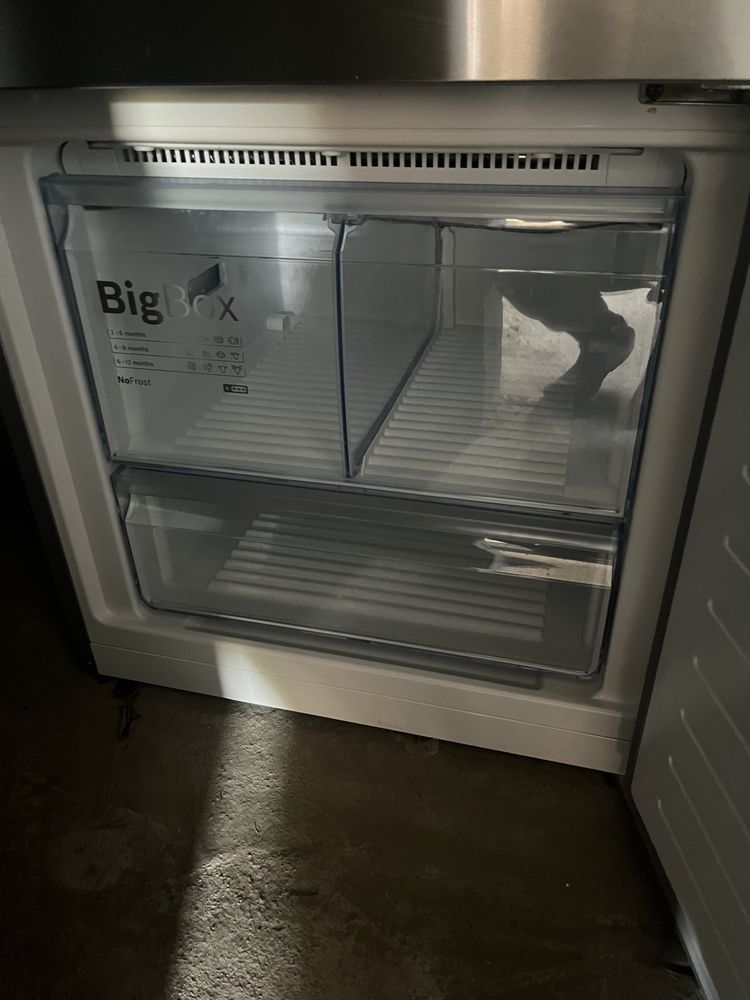 Холодильник Bosch KGN76AI30U серый