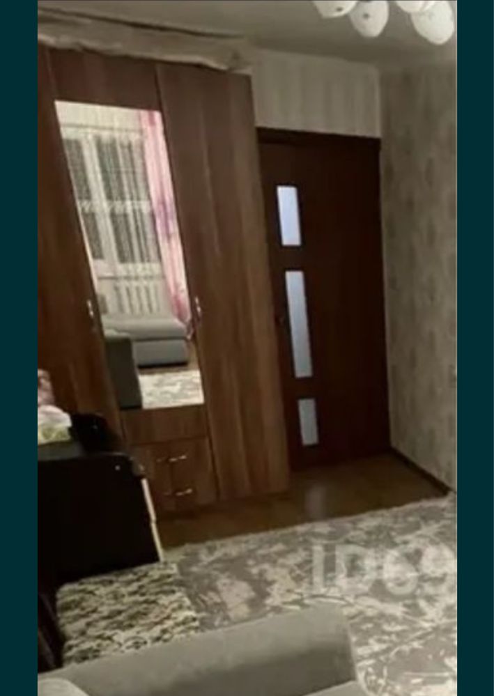 Шкаф трехдверный с зеркалом