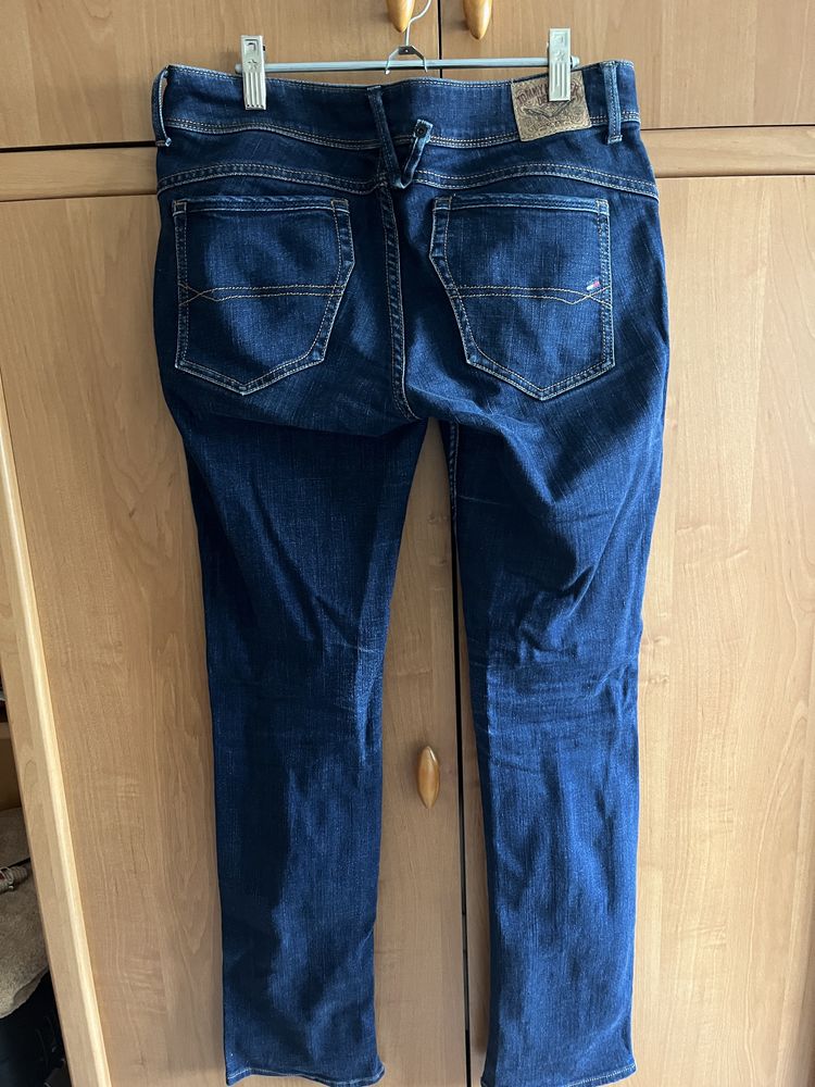 Продам женские джинсы
