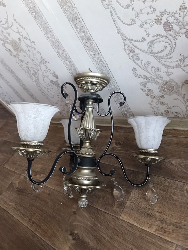 Продаю Люстру