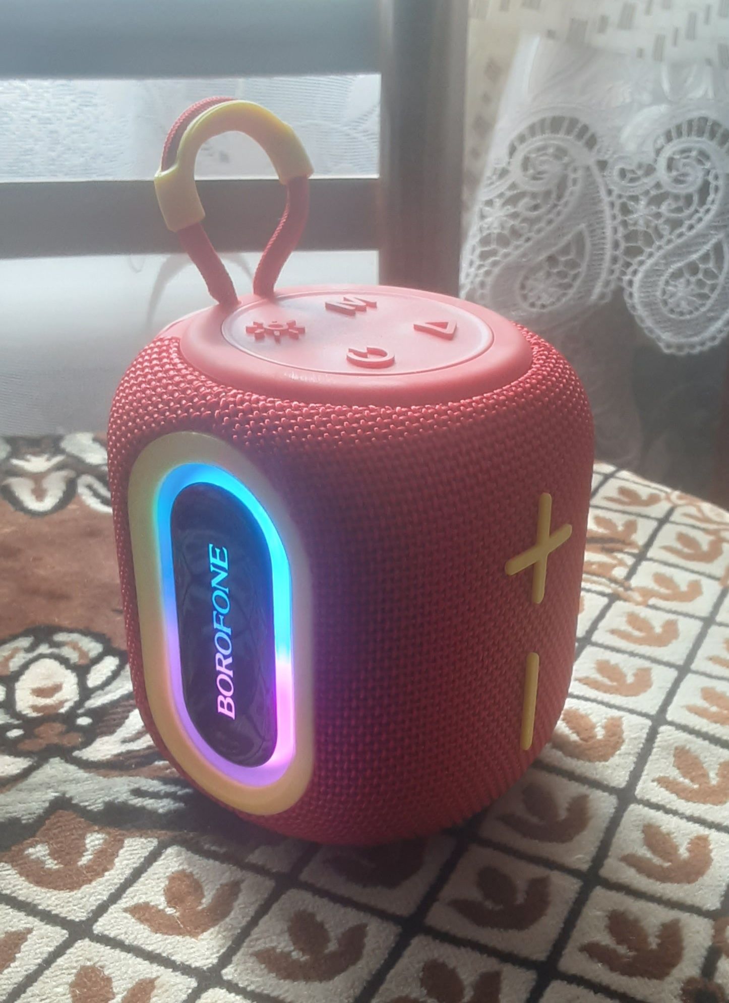 Продам блютуз колонку