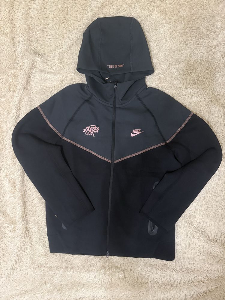 Худи Nike x Synaworld