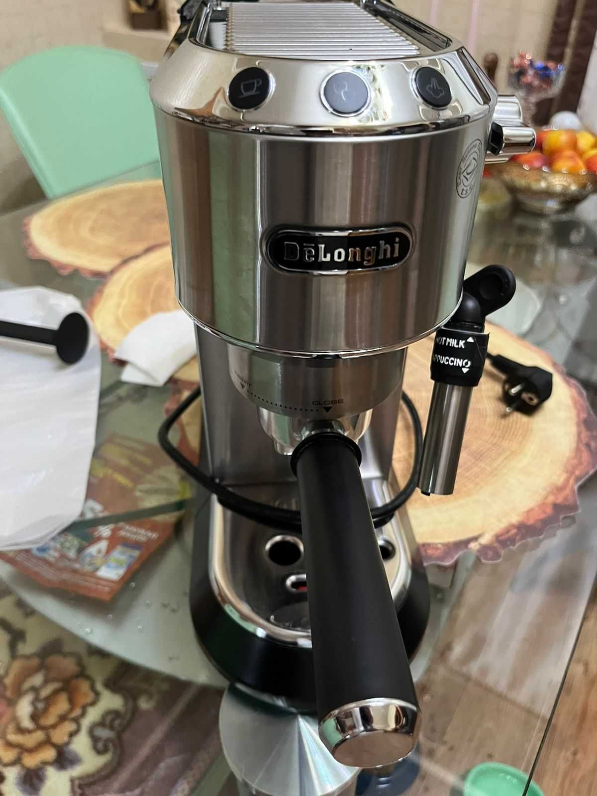 Кофемашина Delonghi Dedica EC-685M