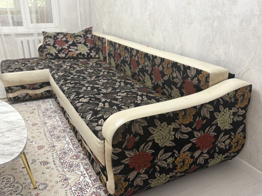 Продам диван в гостинную