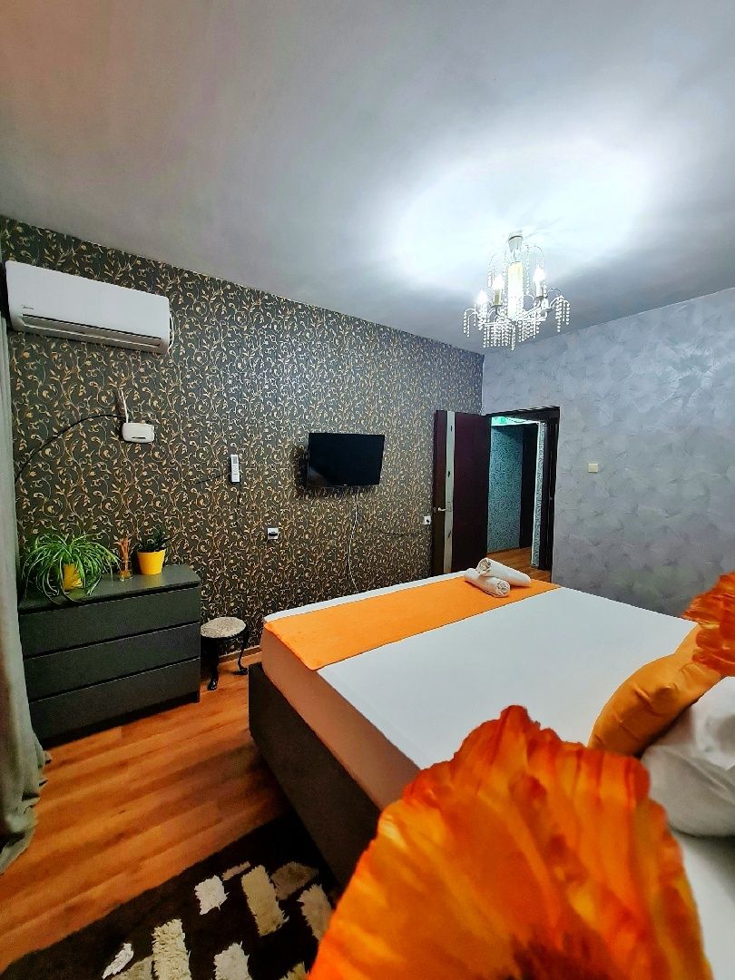 Посуточно 3 ком . кв в 27 мкр , рядом т/ц Байтерек.