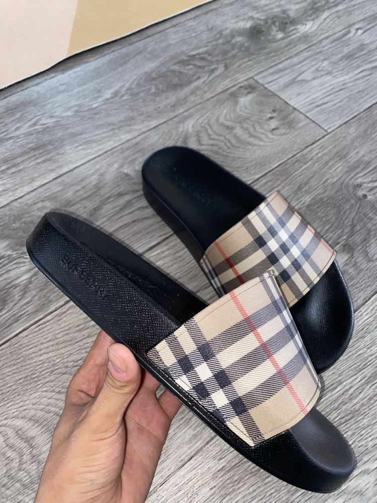 Сланцы Burberry.