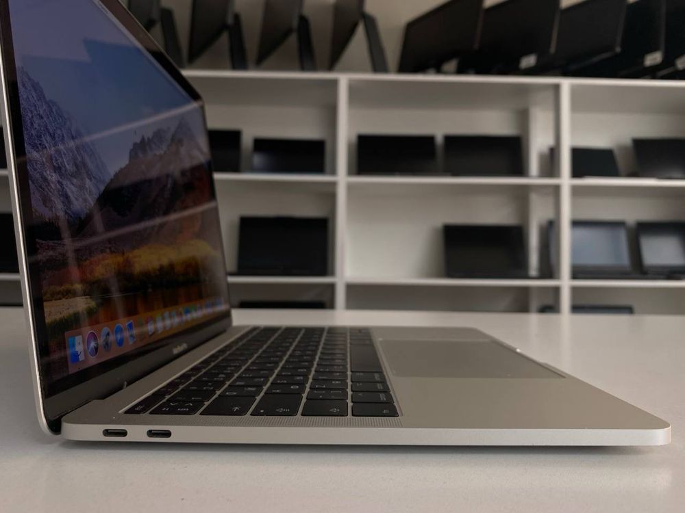 Ноутбук MacBook Pro 13 2017года Intel Core i5/8GB/SSD128/162 цикла